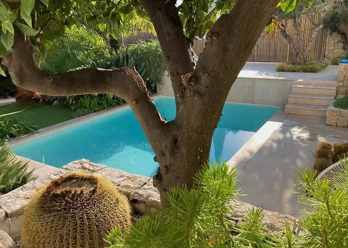 Mirano ヴィラ エズ