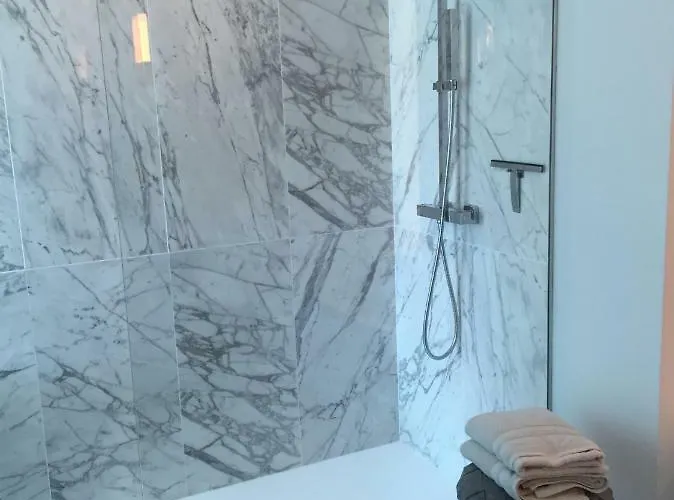 Mirano ヴィラ エズ