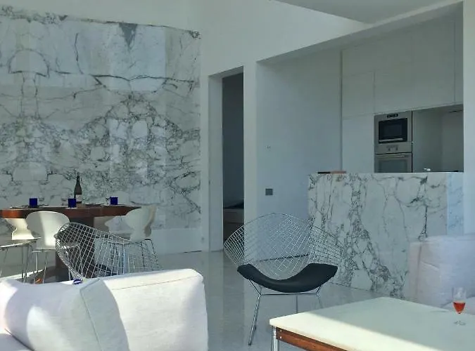 Mirano ヴィラ エズ