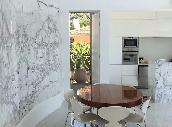 ヴィラ Mirano エズ