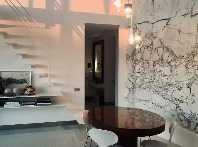 Mirano ヴィラ エズ