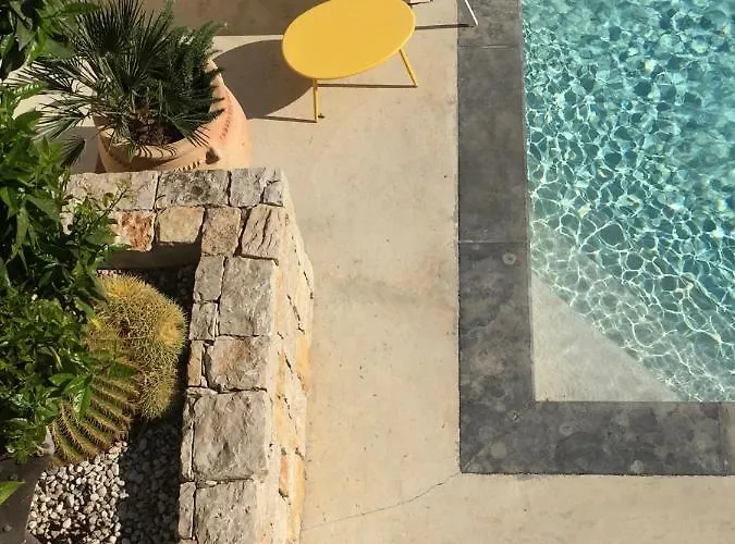 Mirano ヴィラ エズ